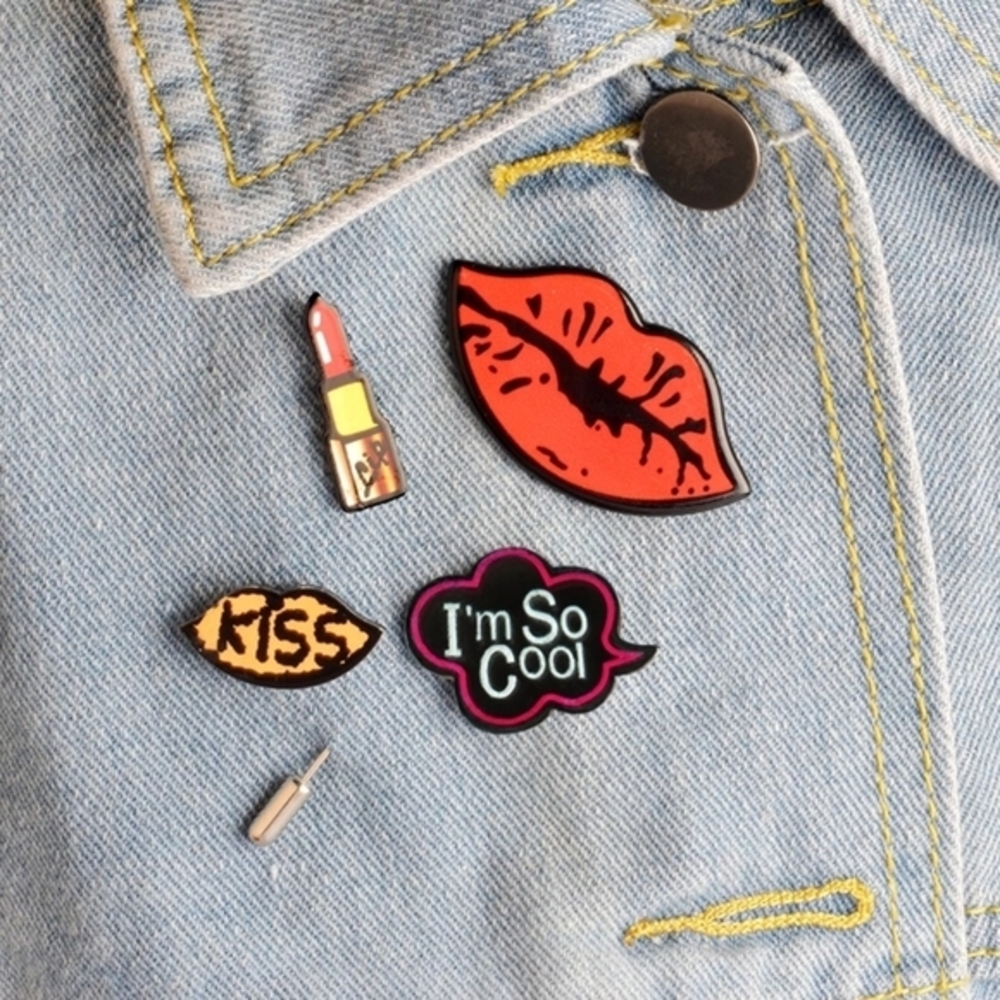 Give me kiss pin set